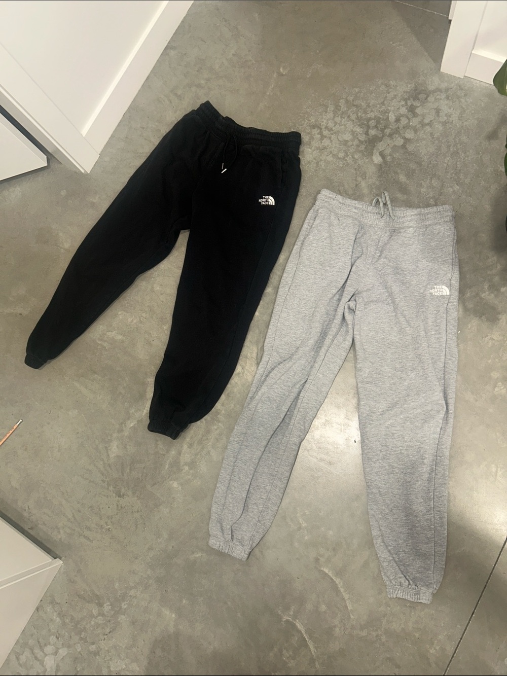 The North Face Womens Sweatpants - Black & Light Gray